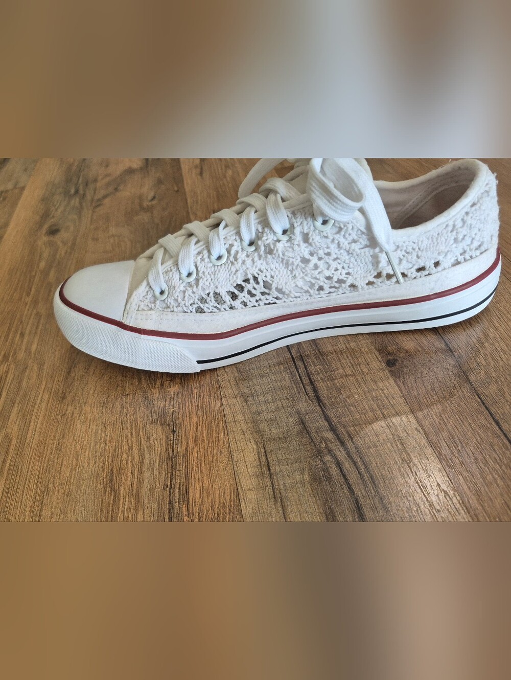 💥💥50% OFF these White Crochet Sneakers. Like New! "LIKE TO GET 50%"